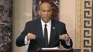 Демократът Кори Букър подобри снощи рекорда за най дълга реч в