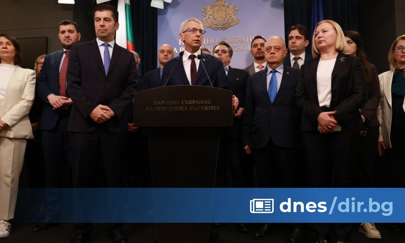 Парламентарната група на ПП-ДБ излезе от пленарна зала и обяви,