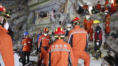 Шест дни след опустошителното земетресение от 7 7 по Рихтер което