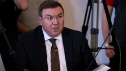 Допълнителните 260 милиона евро ще са за всички лекари, а не само за младите