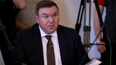 Допълнителните 260 милиона евро ще са за всички лекари, а не само за младите