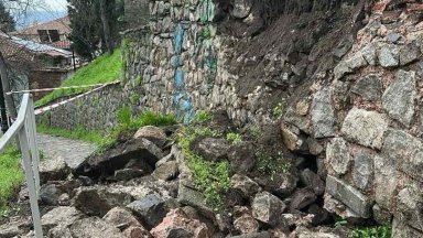 Част от подпорна стена в източната част на Небет тепе