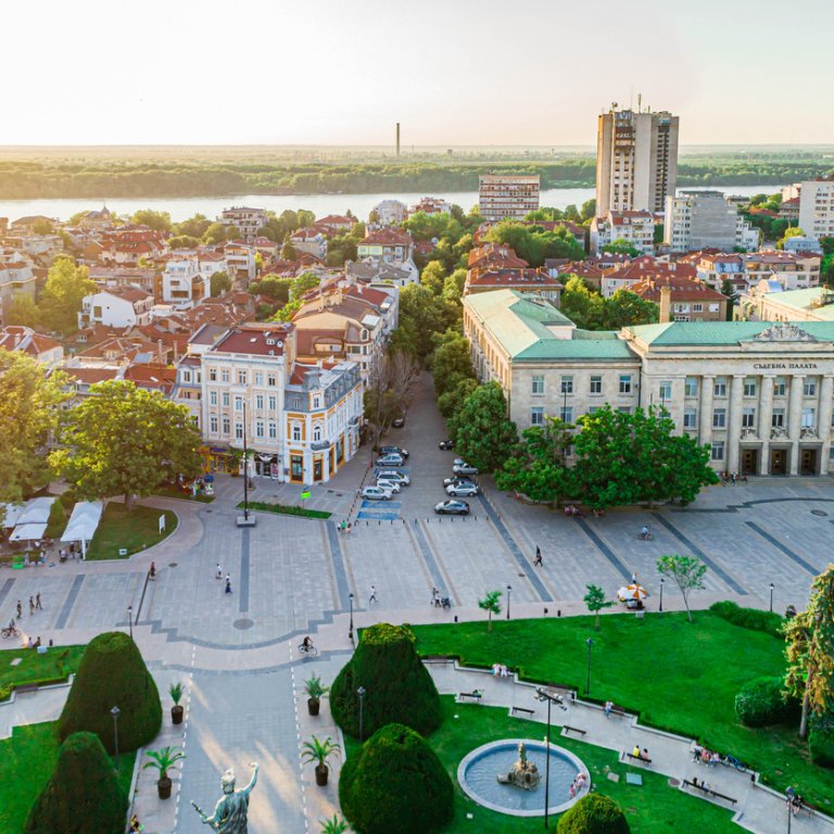 Трудова борса в Русе свързва работодатели и безработни