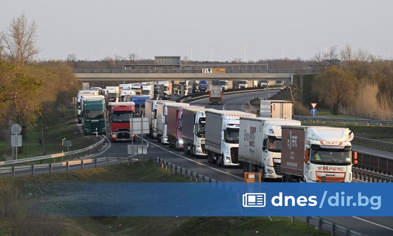 От днес до 27 юни, между 13:00 и 21:00 часа,