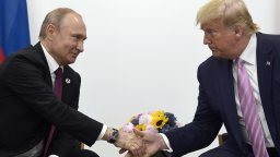 Тръмп е посъветван да не говори с Путин, докато не спре огъня в Украйна