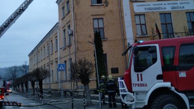 При пожар тази нощ е изгорял покривът на Националната гимназия