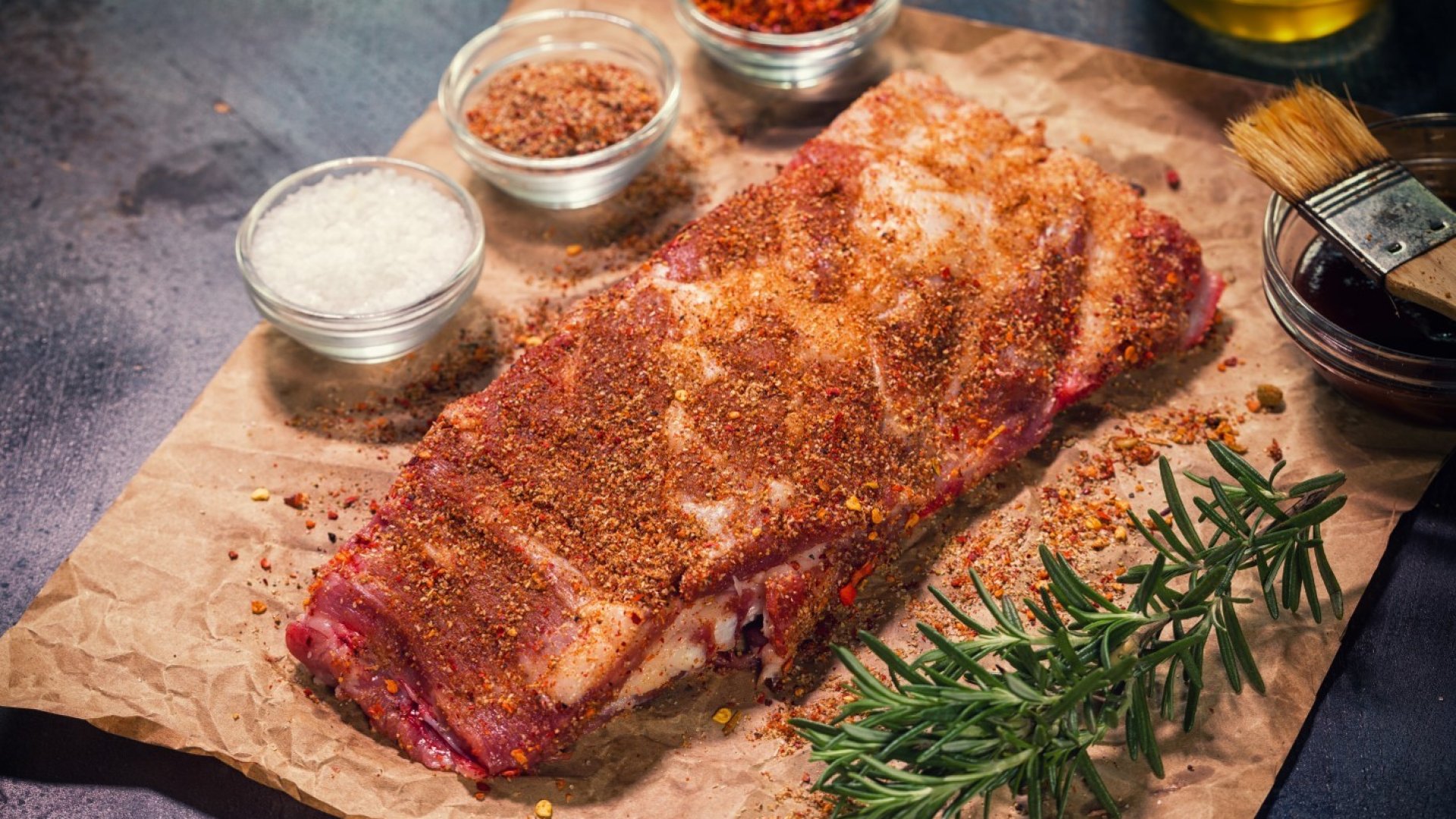Идеалните подправки за свинско: Как да подчертаем вкуса му