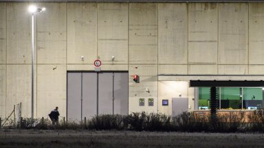 Затворник уби съпругата си по време на нейно посещение при