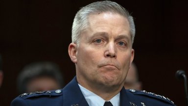 Генералът с четири звезди Тимъти Хог напуска поста директор на