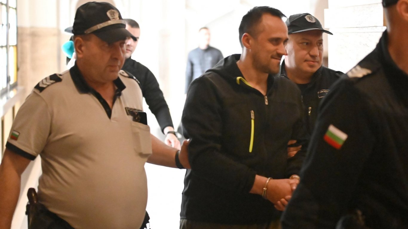 Лекоатлетът Петър Дачев, европейски шампион на скок дължина, е хванатият с 30 кг кокаин 