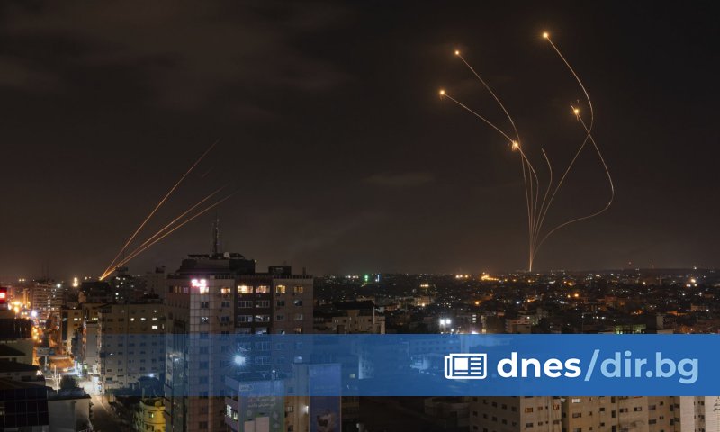 Палестинската групировка Хамас обяви, че е изстреляла в неделя многобройни