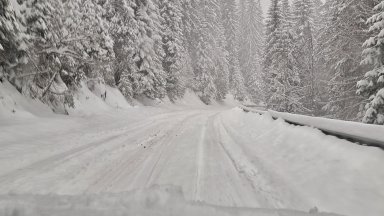 Усложнена е зимната обстановка в Смолянска област По високите части