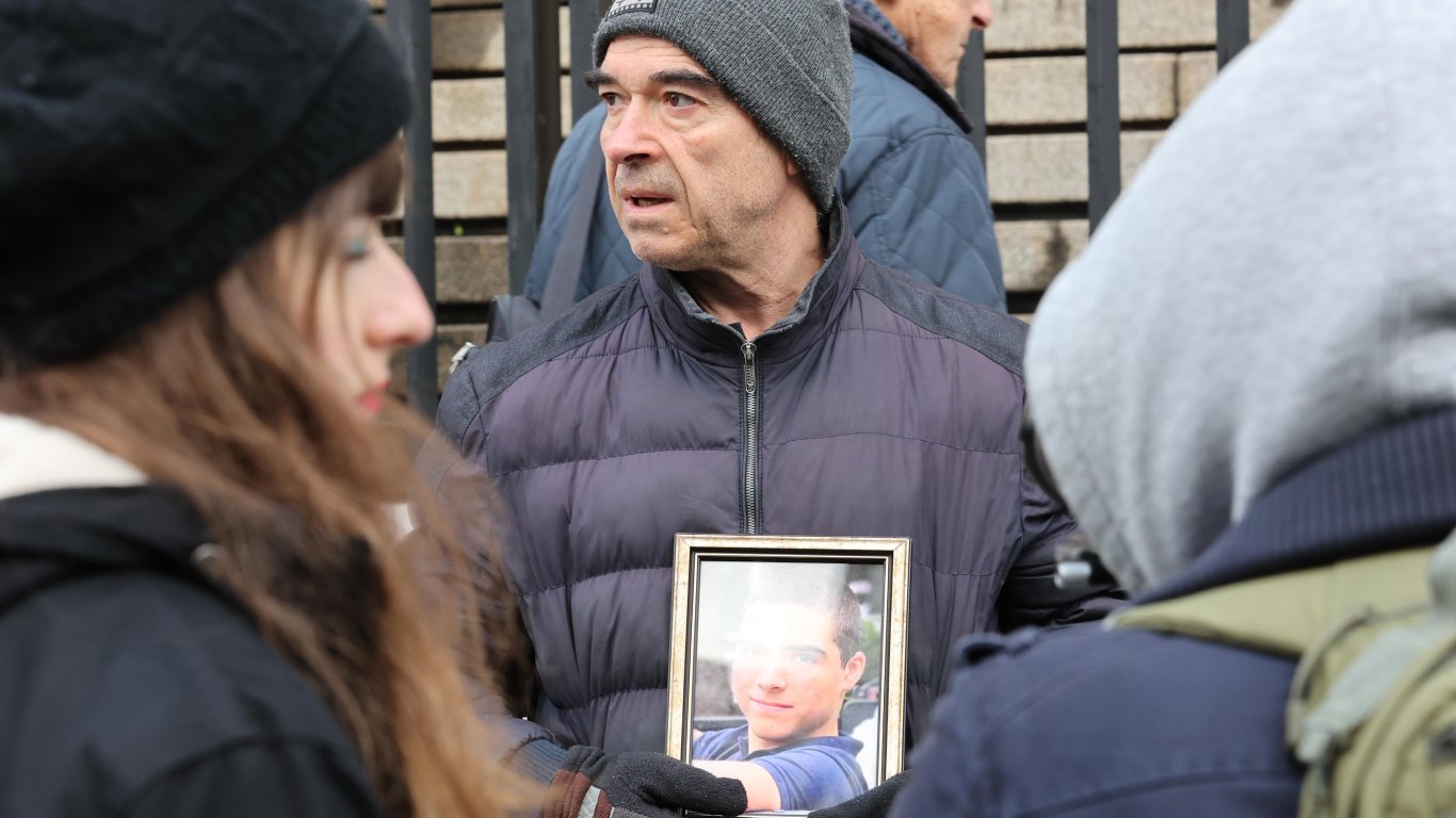 Съдът назначи нова автотехническа експертиза по делото за прегазения 14-годишен Филип 