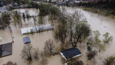 Жертвите на проливните дъждове и бури в САЩ от сряда