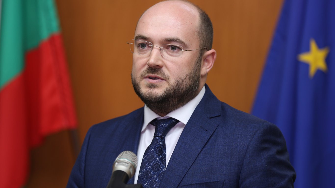 Министър Георгиев спира арбитражните "копърки", изброи нарушенията в случая с баба Янка