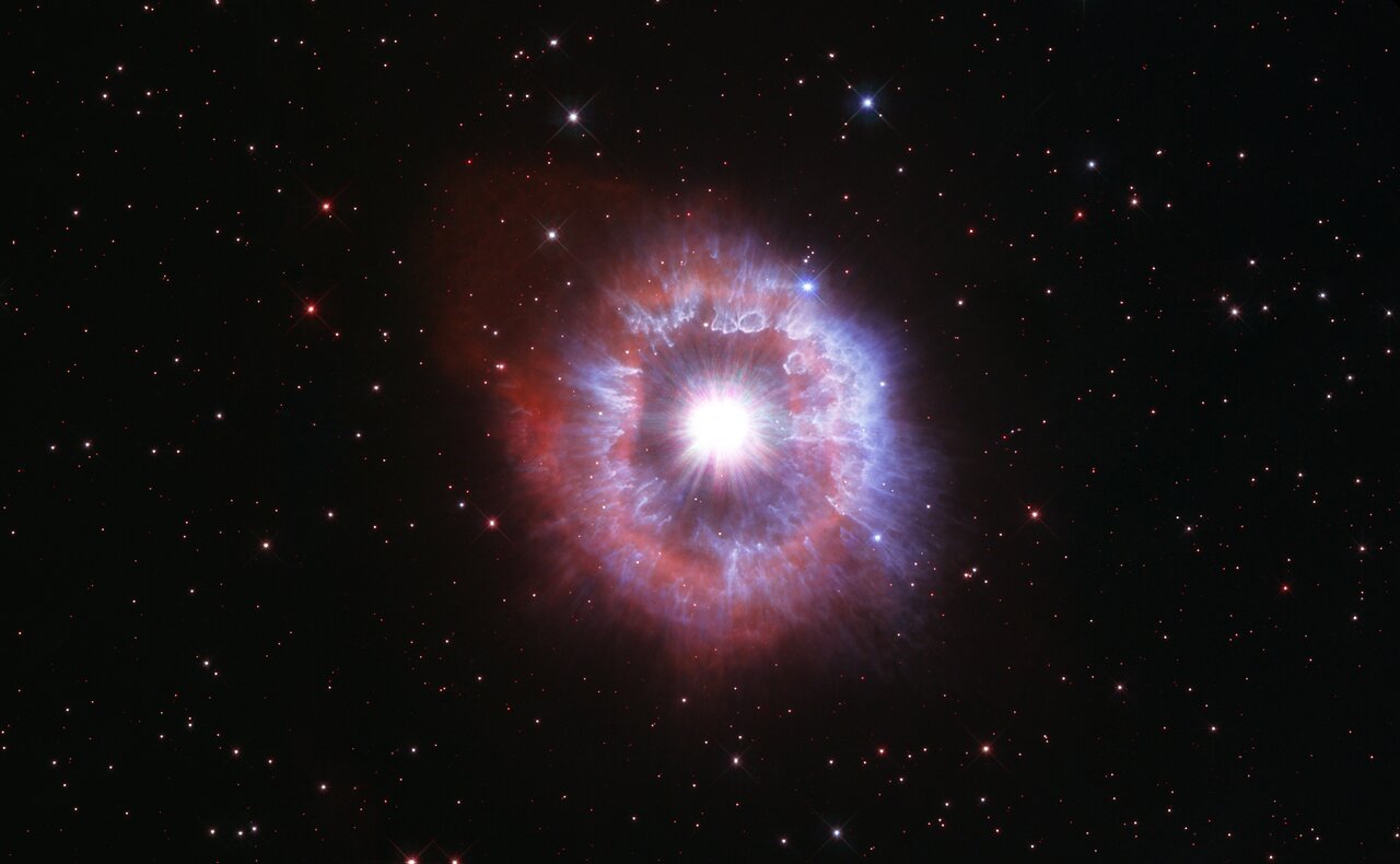 Звездата AG Carinae и нейната обвивка от газ