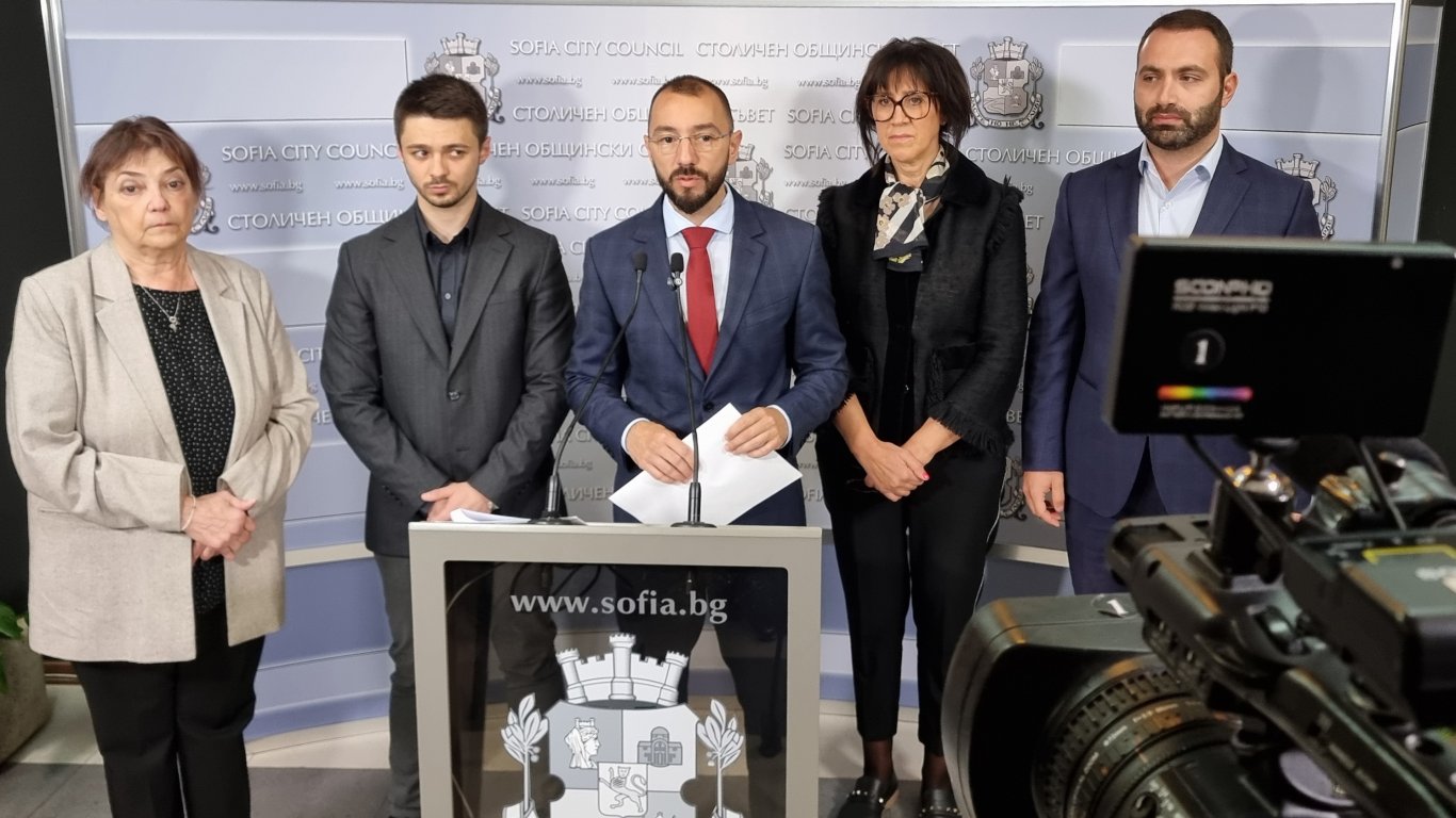 "Ударно зариват пластмасови бутилки": ГЕРБ дават на прокуратурата завода за отпадъци на София