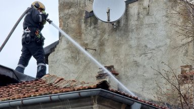 Жена загина, а съпругът й пострада при пожар в къщата им край Плевен