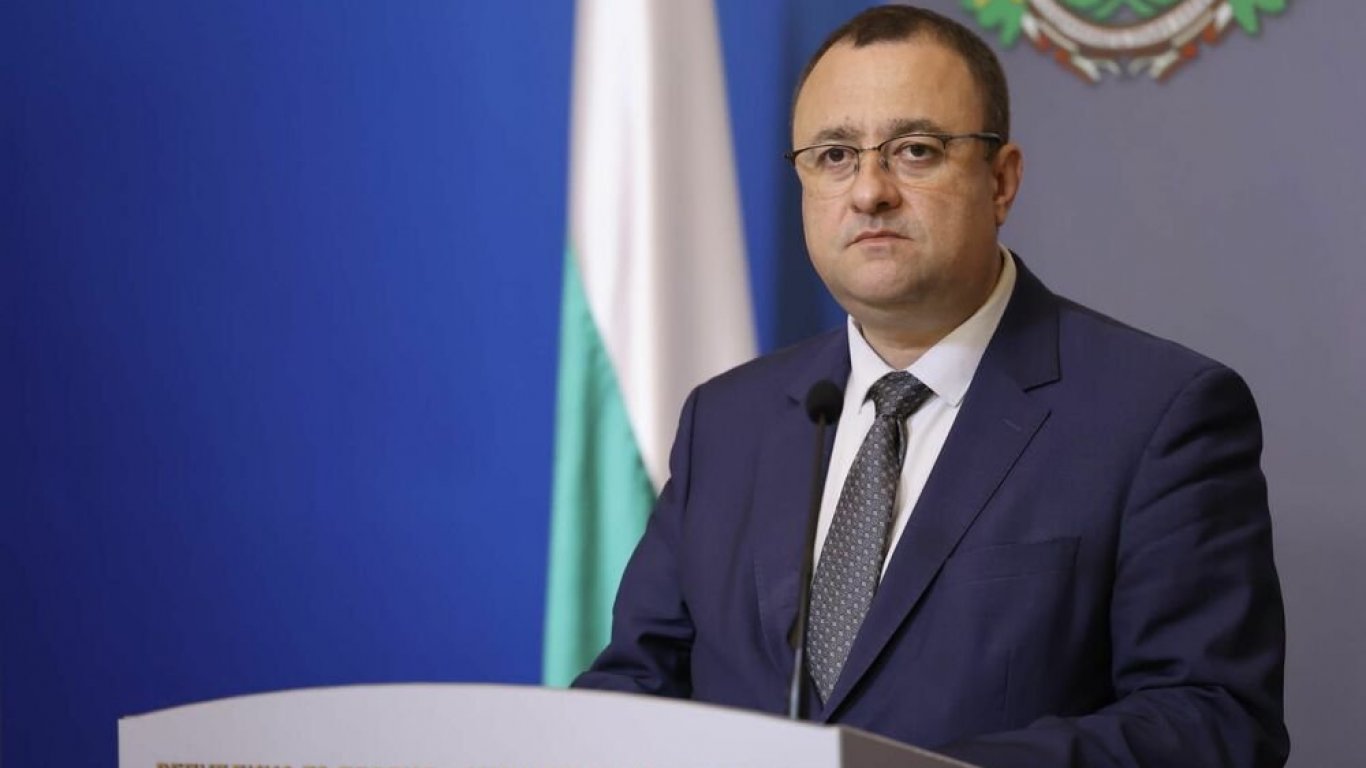 Министърът на МРРБ поиска оставките на двама началници от средния ешелон в АПИ