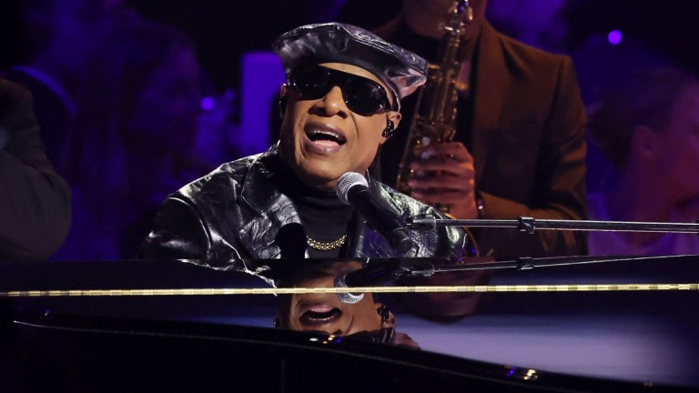 Стиви Уондър на 75 г.: Наричат ме гений, но това, което имам, е дар от Бога