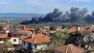 Пожар в Долни Лозен Запалил се е автосервиз към който