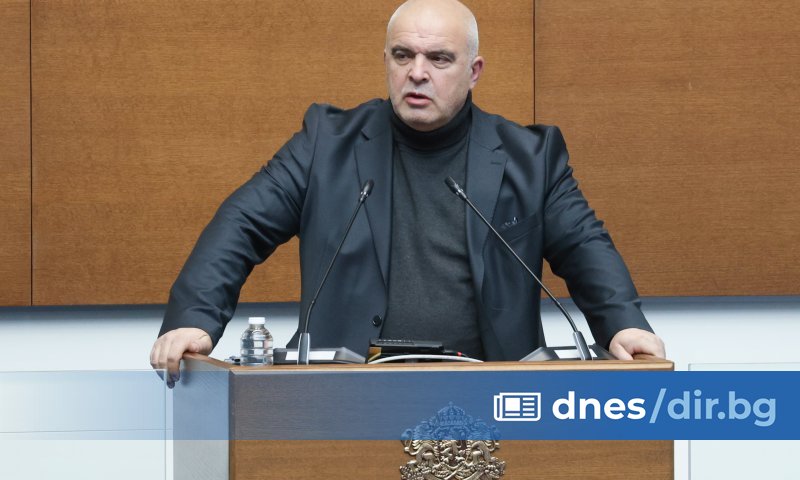 Със 159 гласа за, 7 - против(Морал, единство, чест) и