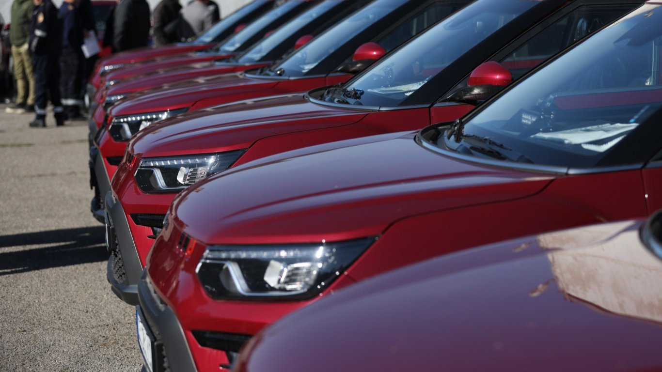 Пожарната получи 100 автомобила и 6 резервоара за вода за гасене с хеликоптери