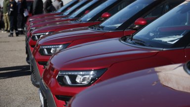 Общо 100 леки автомобила за оперативни действия и шест резервоара