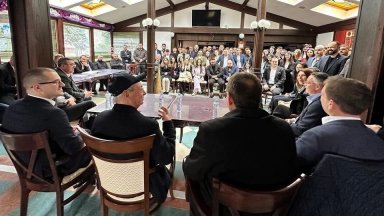 Младежкото ДПС освободи лидера си, иска Доган да поеме управлението на партията