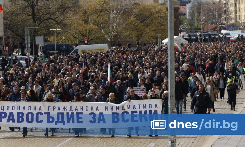 Протестиращи с искане за правова и европейска държава блокираха за кратко