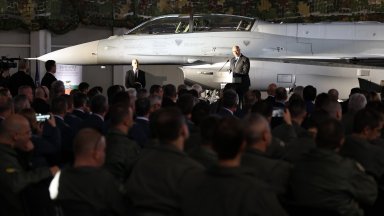 Самолетът е летящ годен и боеспособен Това каза министър председател Росен