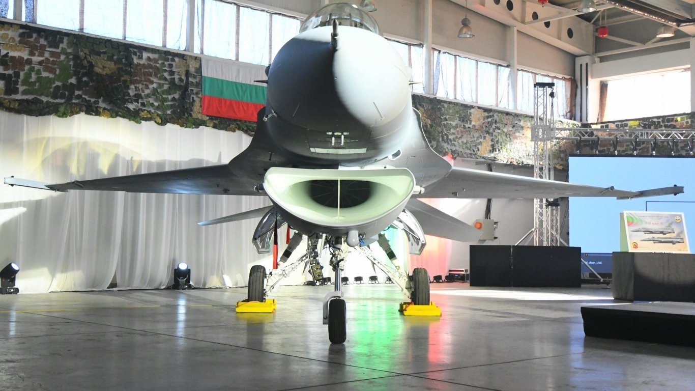 Димитър Стоянов: F-16 не лети заради отказ на агрегат, американски техници потвърдиха