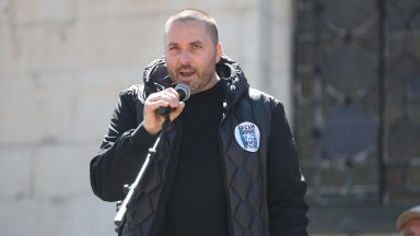 Бащата на Сияна със заявка за влизане в политиката