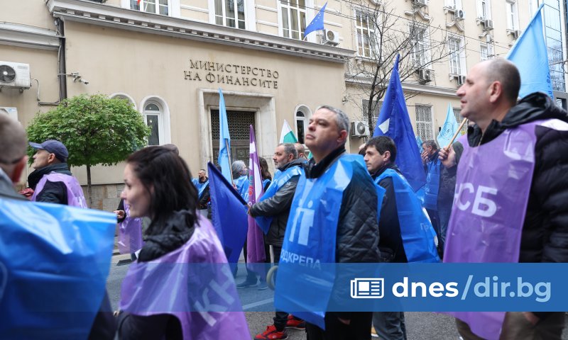 Трите лъча протестиращи служители на градския транспорт - тези от