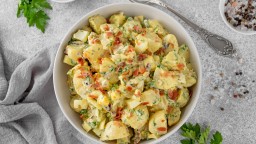 Картофена салата с бекон и яйца