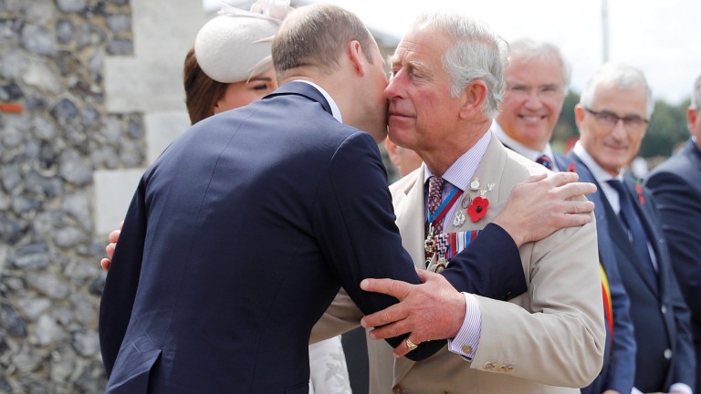 Слухове: Чарлз ще абдикира и ще предаде трона на Уилям през следващата година