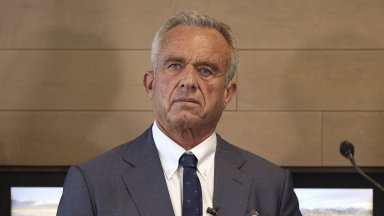 Виж още Скептикът министър Кенеди младши се обяви в подкрепа на