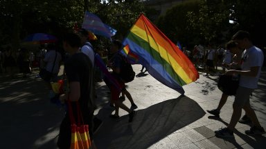 Виж още Орбан планира да забрани със закон блокирането на