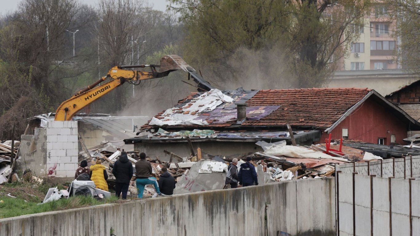 ЕСПЧ разпореди на властите да предложат алтернативно настаняване на хората от "Захарна фабрика"