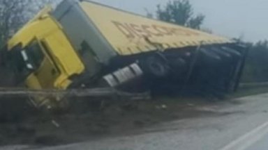 Нова катастрофа с ТИР е станала в опасния пътен участък Луковит Плевен