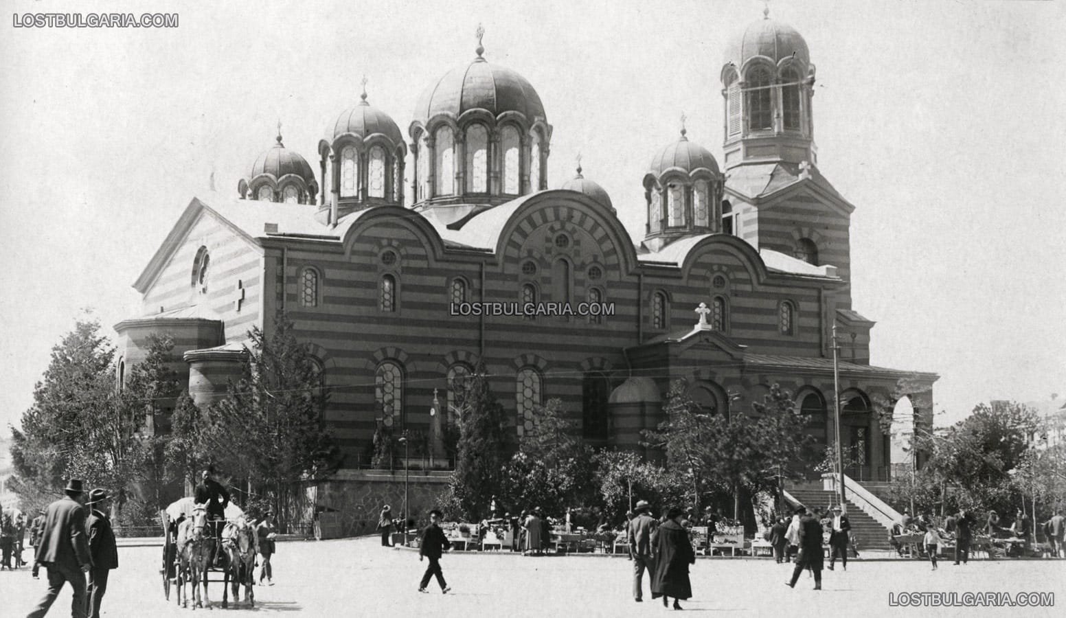 Панорамна фотография към църквата “Свети Крал” (днес “Св. Неделя”) преди атентата 