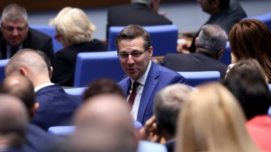 Парламентарните сили коментираха труса в мнозинството след напускането на ДПС ДПС