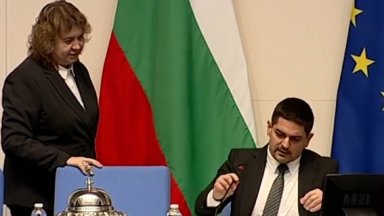 Напрежение възникна за кратко в пленарната зала между лидера на