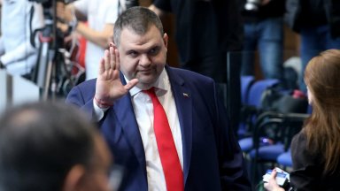 Призовавам колегите веднага да свалим имунитетите на Възраждане Времето на