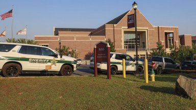 Въоръжен мъж уби двама души и рани четирима в Щатския