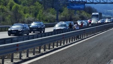 От обяд трафикът е интензивен по всички основни пътища в