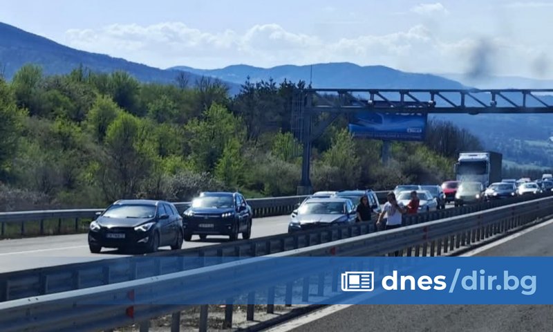 От обяд трафикът е интензивен по всички основни пътища в