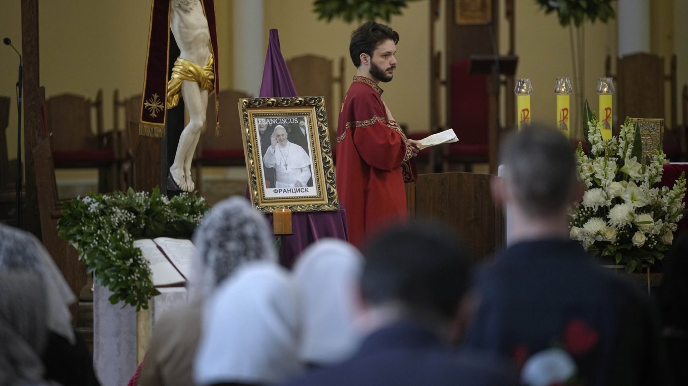 Съболезнования от цяла Европа, САЩ и Русия: Светът скърби за папа Франциск