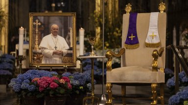 На Светли понеделник християнският свят потъна в скръб след смъртта