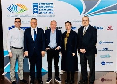Проф.Хулиан Гарсия-Фейхо(в ляво), доц. Марин Атанасов от МУ-Пловдив, проф.Кийт Бартън, д-р Нора Великова, доц. Борислав Кючуков(в дясно)
